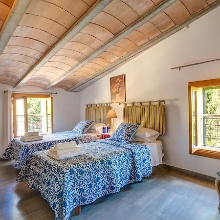 Llobiner Villa *